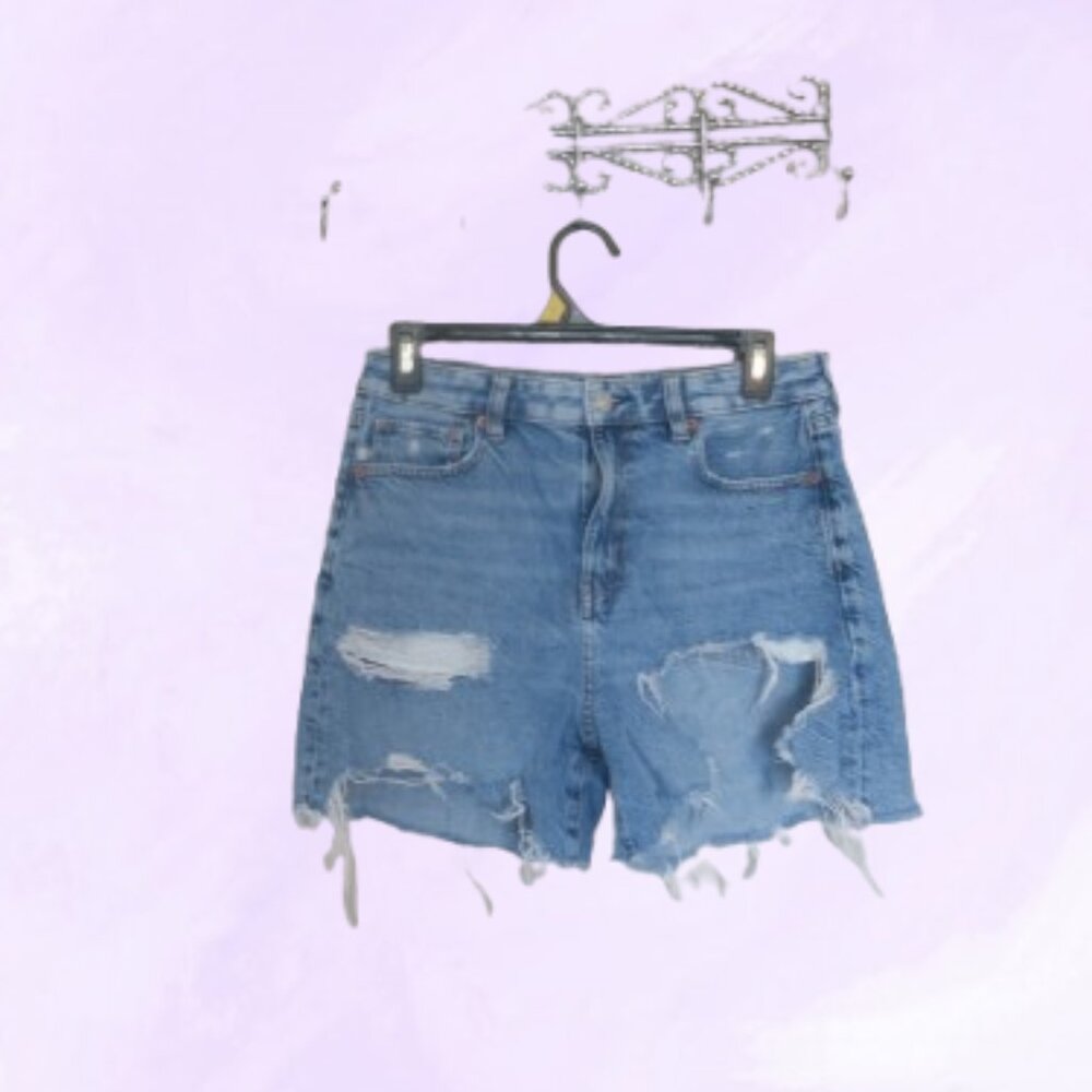 American Eagle Outfitters baggy mom short shorts ripped in light wash blue 4
